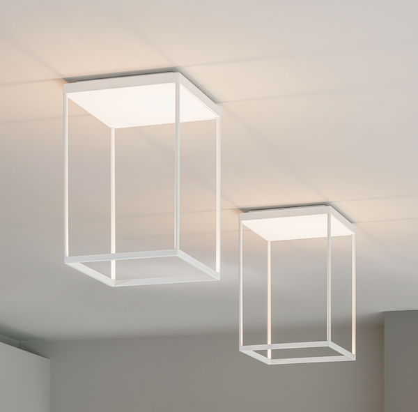 Zwei moderne, weiße rechteckige Deckenleuchten mit offenem Rahmendesign und inneren Lichtpaneelen.