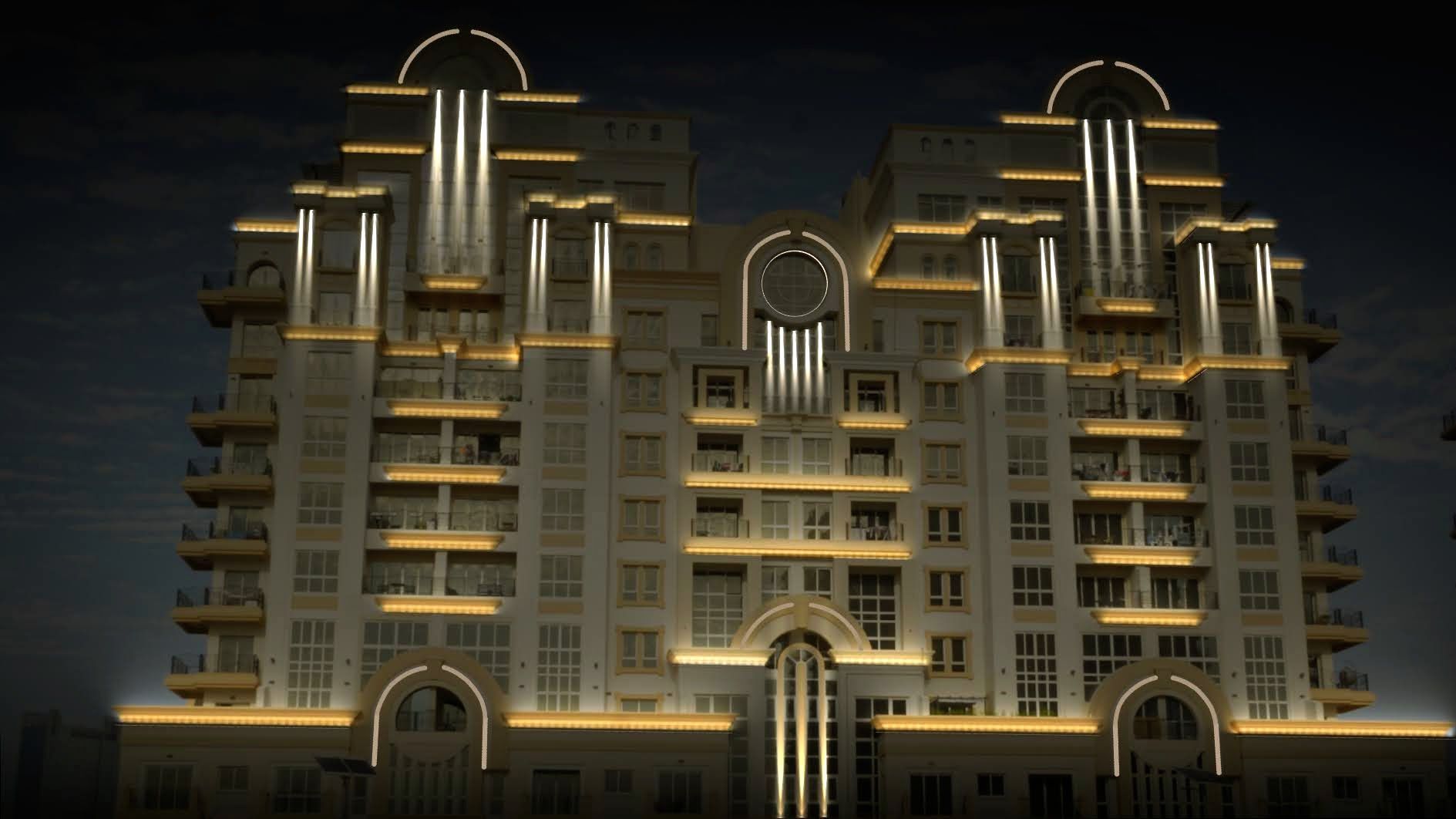 Nachts beleuchtetes Luxushochhaus mit gewölbten Eingängen, Balkonen und dekorativer Beleuchtung.