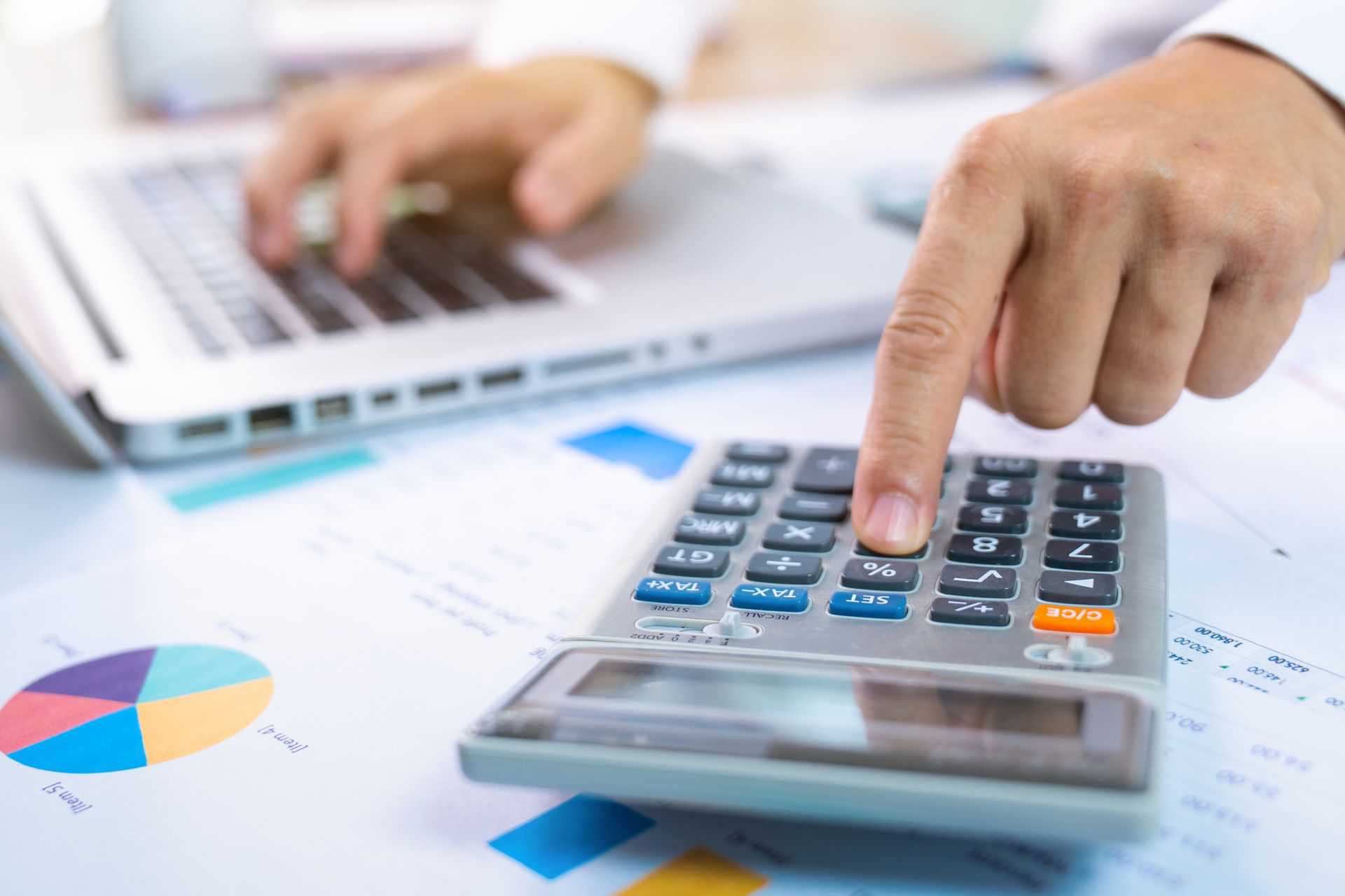 Hand of a Businessman Accounting | Hornsby, Nsw | Ronald Smith & Co