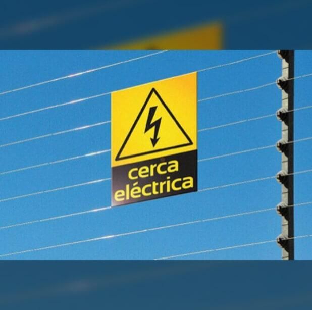 Señal de advertencia amarilla, texto negro 