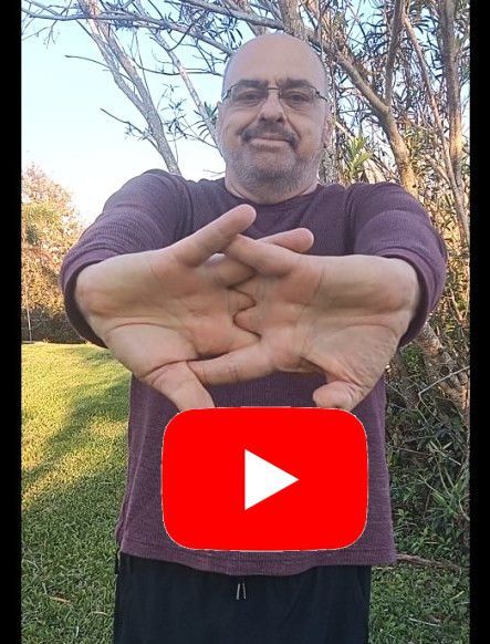 finger interlace stretch