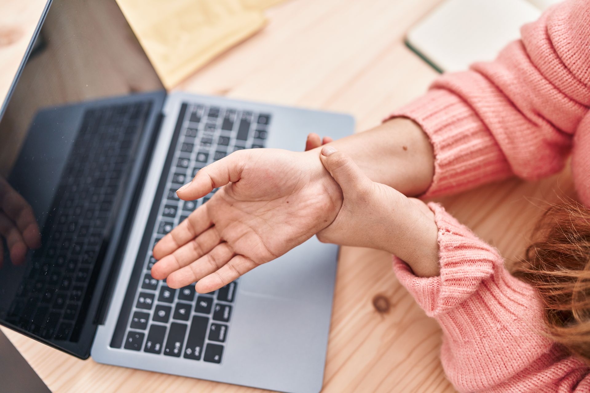 typing with hand pain