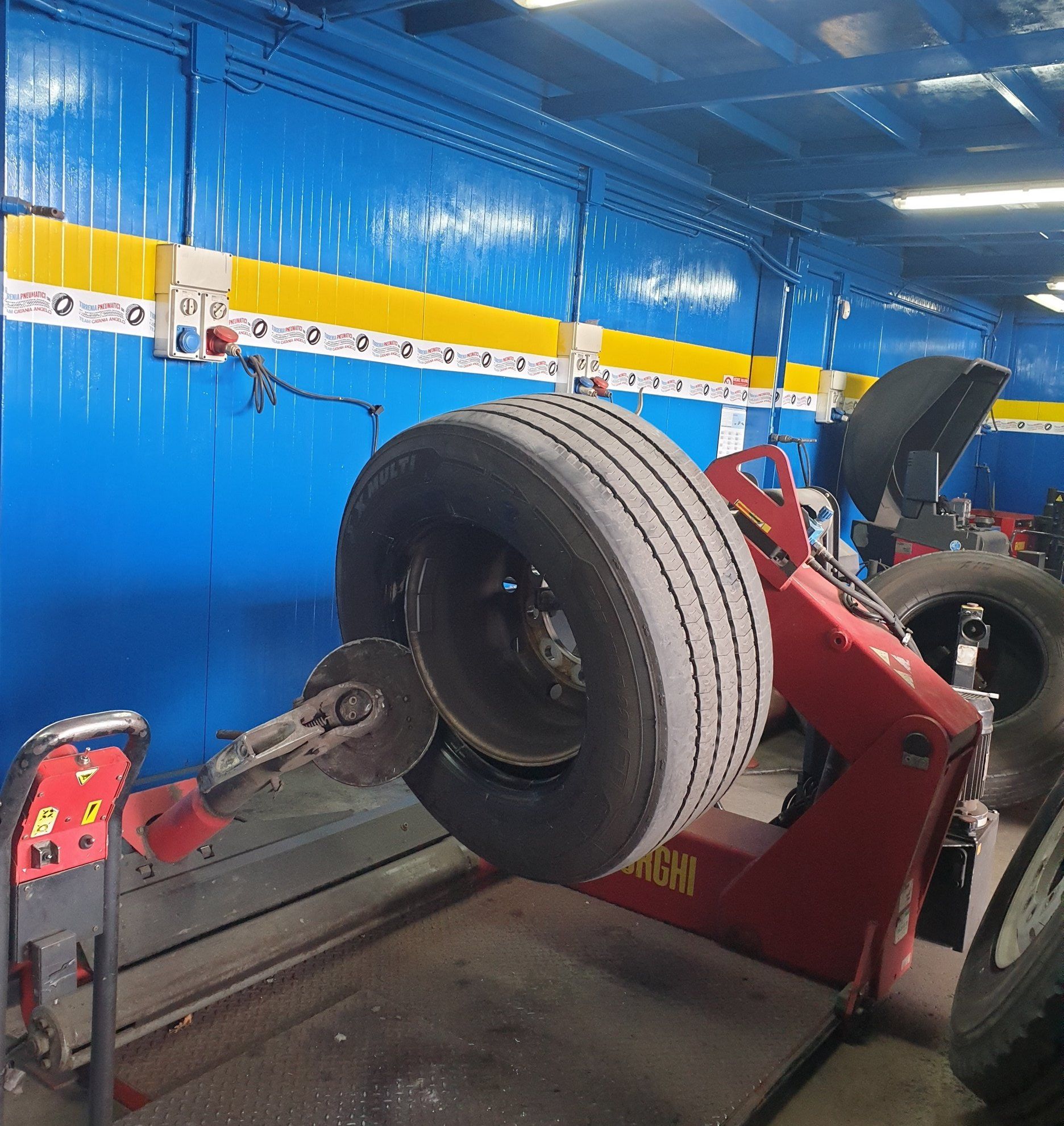 riparazione gomme camion