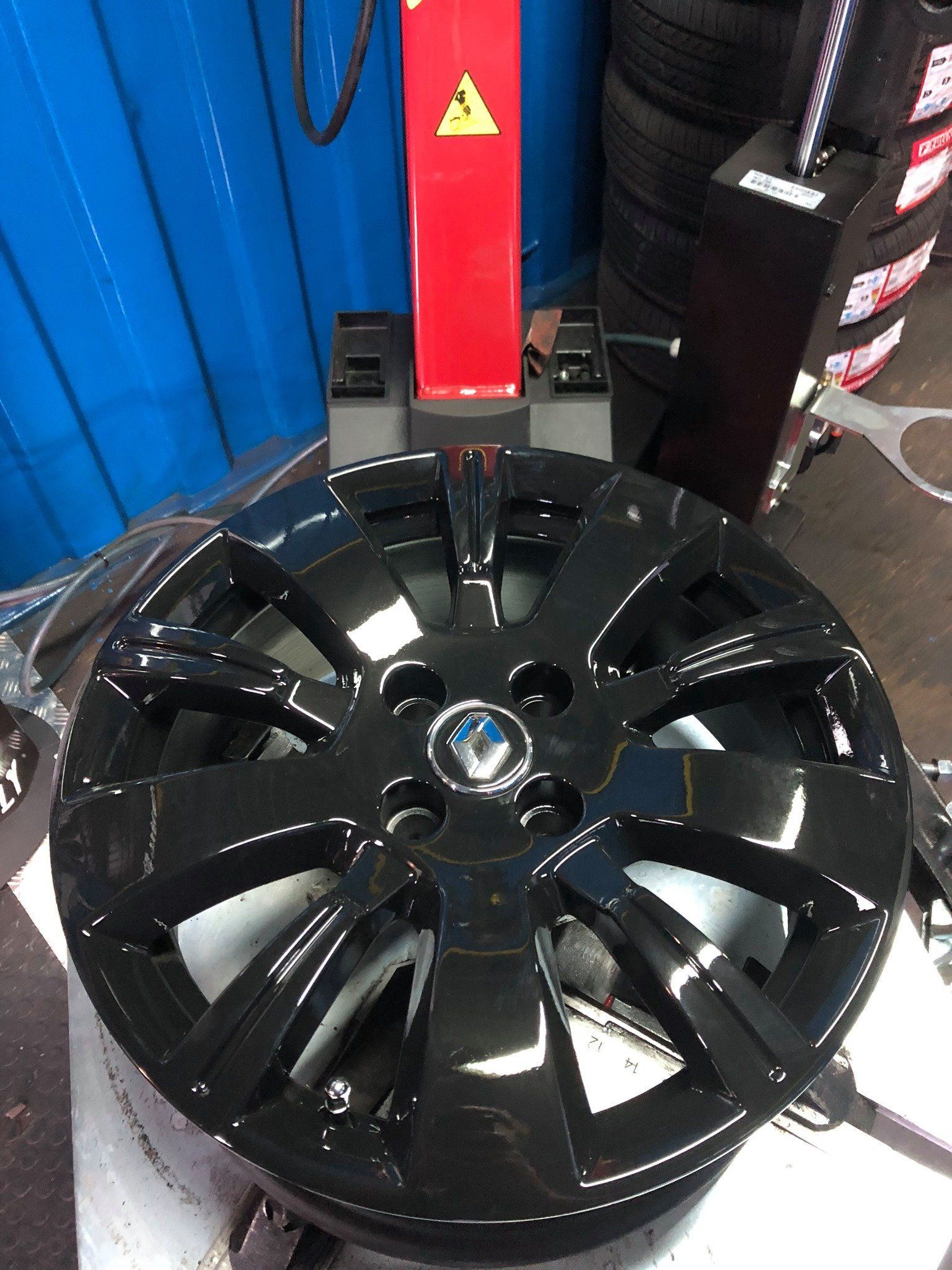 cerchi in lega neri renault