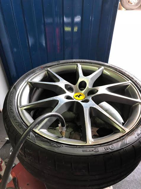 cerchi in lega auto prima di essere montati
