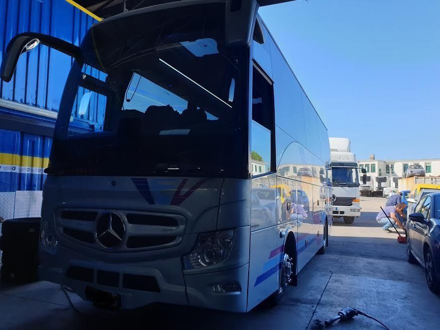 pullman in sede prima di una riparazione meccanica