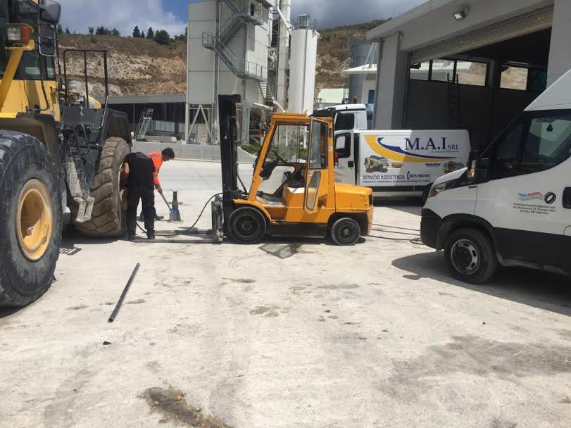 riparazione muletto per movimentazione merce