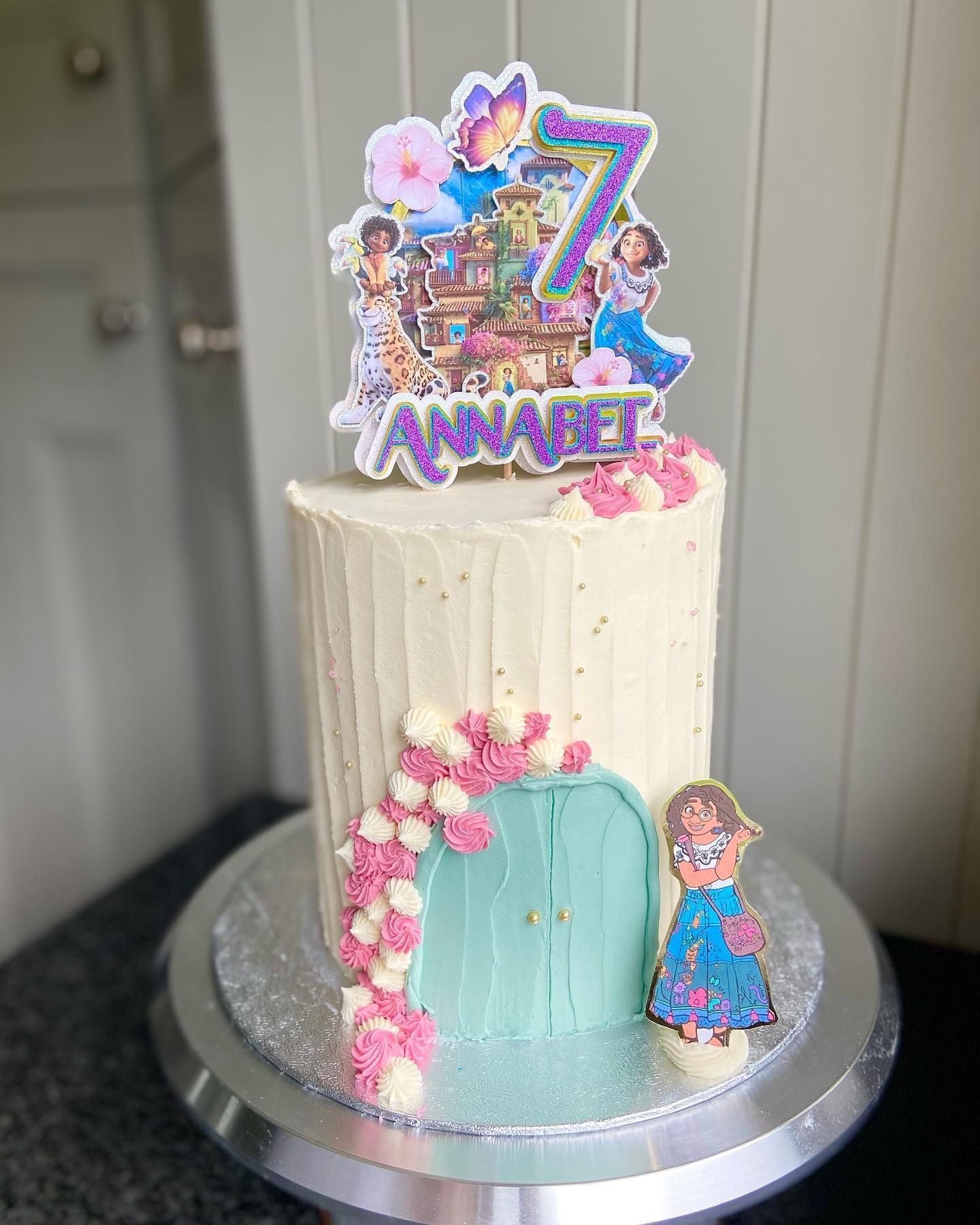 A cake is sitting on top of a cake stand on a table.