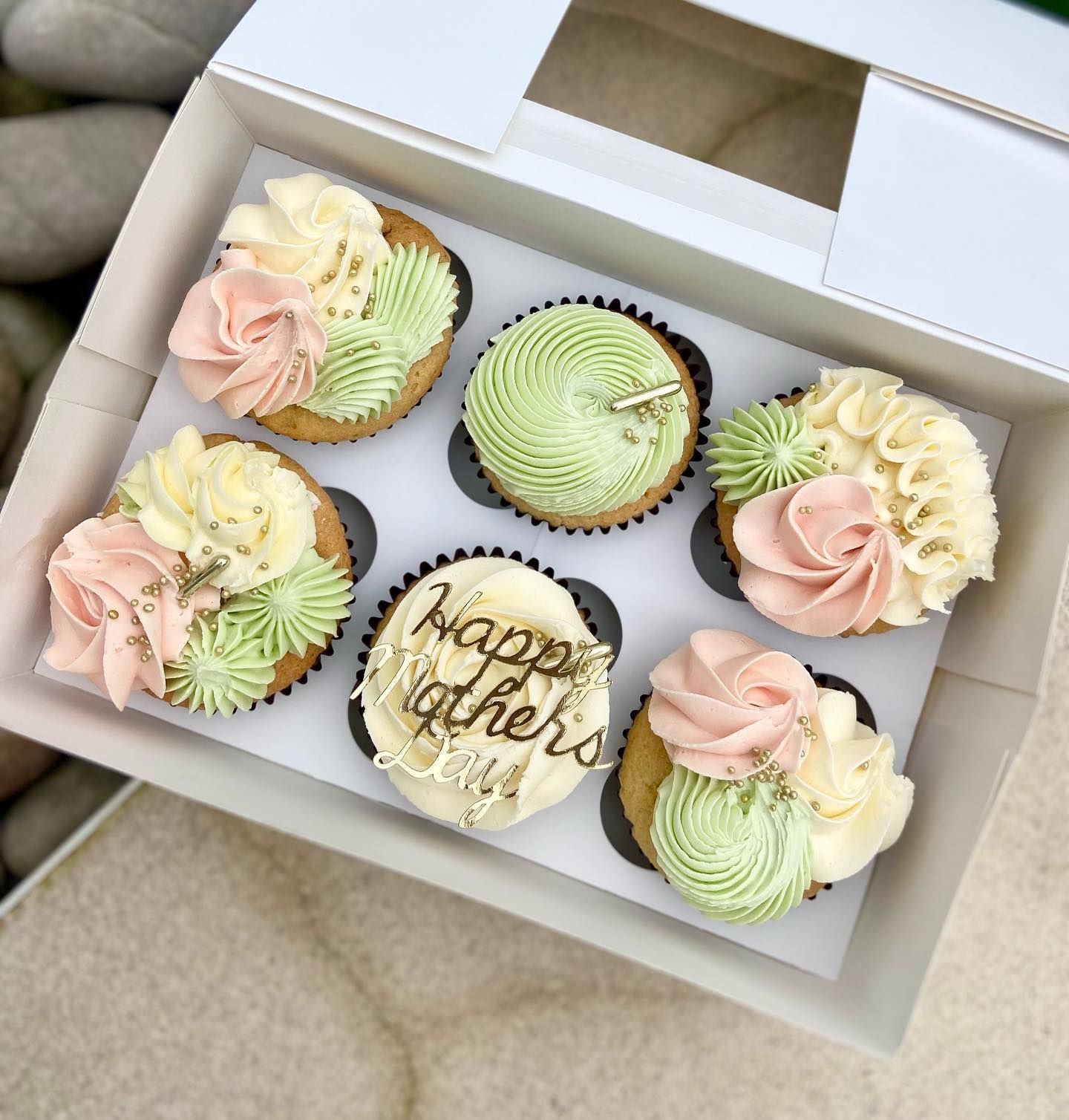 A box of cupcakes that say happy mother 's day