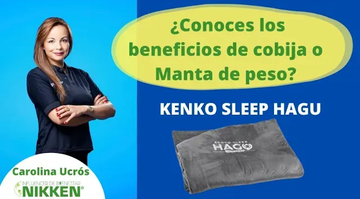 Imagen promocional de la manta Kenko Sleep Hagu, con una mujer vestida de azul junto a un texto sobre los beneficios de las mantas con peso.