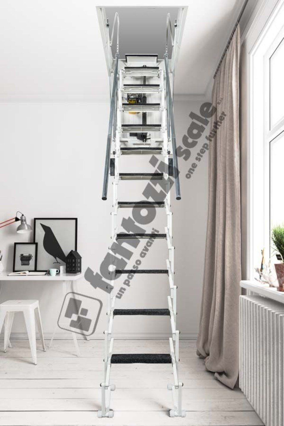 scala retrattile bianca e nera