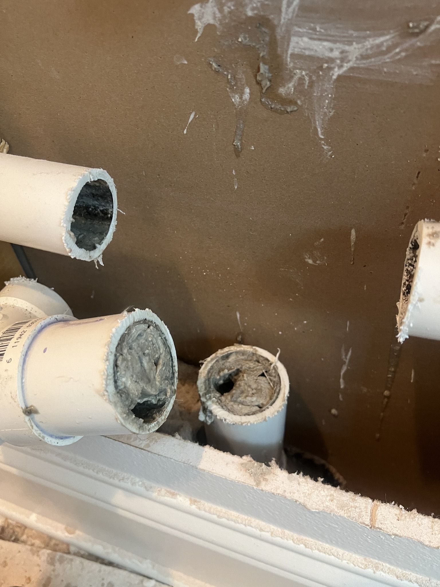 A close up of a pipe with a hole in it.