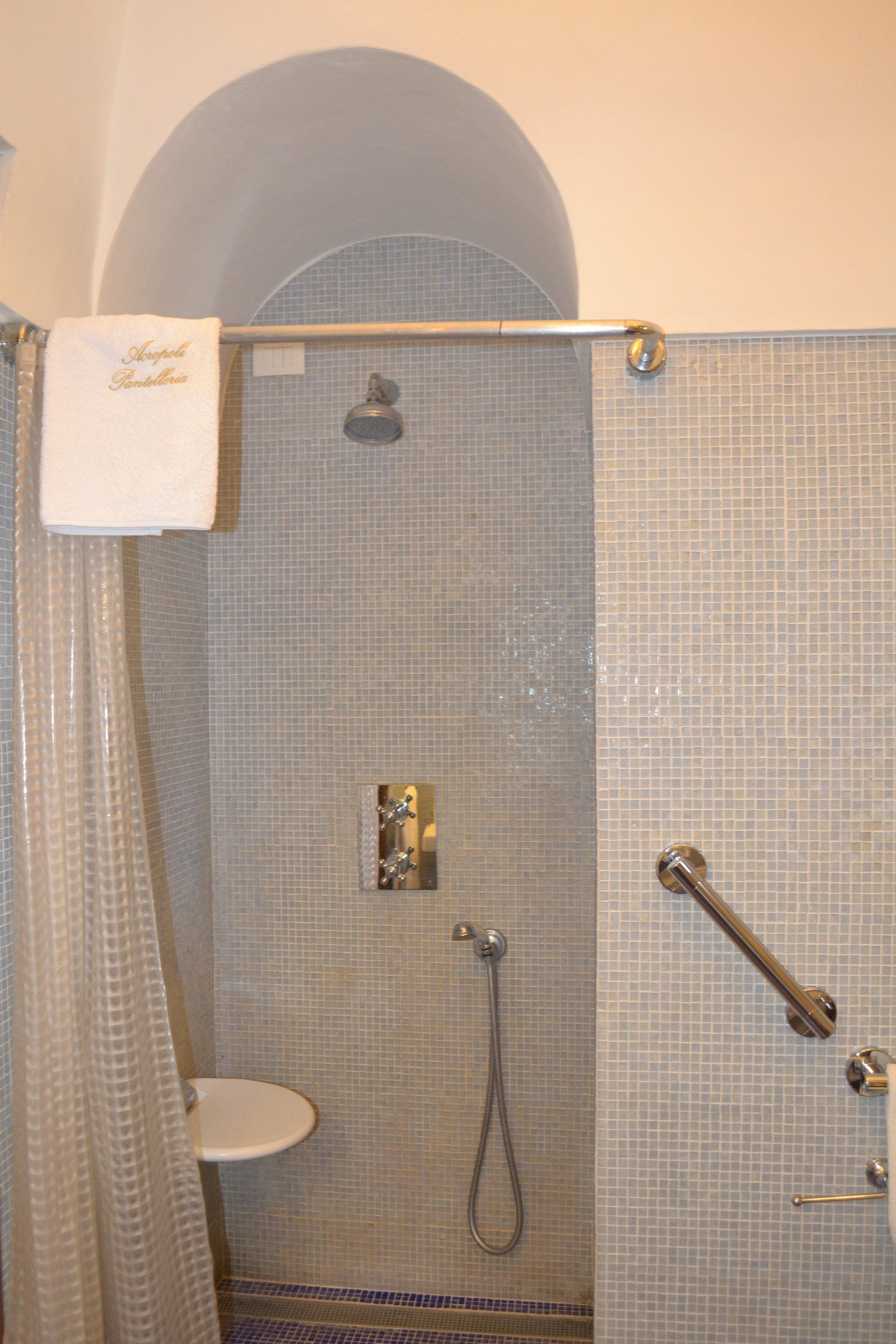 Sala da bagno della suite - dammuso turchese