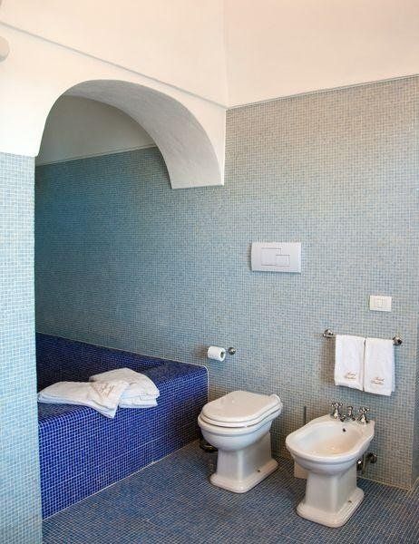 Luxuriöses Badezimmer der Suite -Dammuso Zaffiro