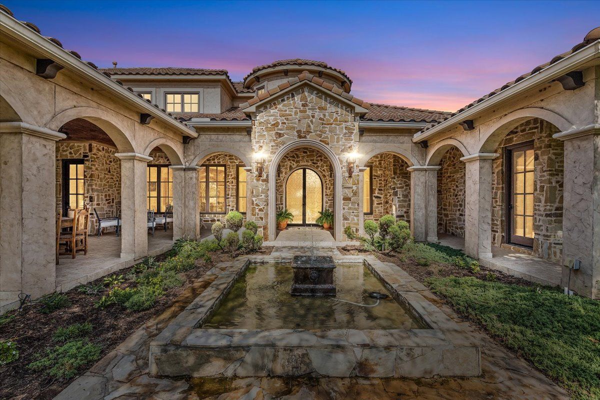 Picture Of Large House - Dallas, TX - Petersen Property Group