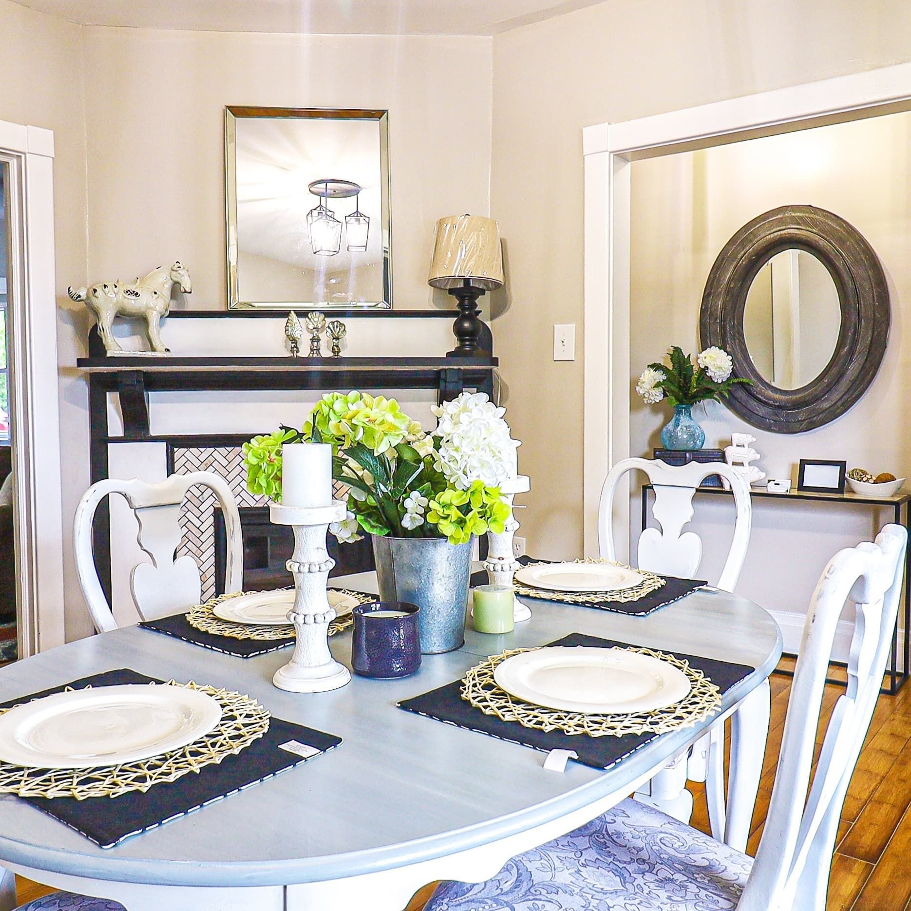 Home Staging farmhouse table
