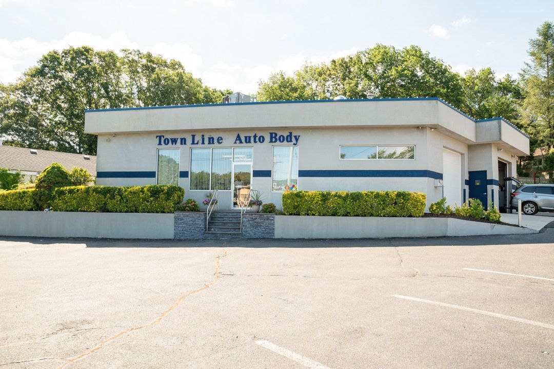 exterior of Town Line Auto Body