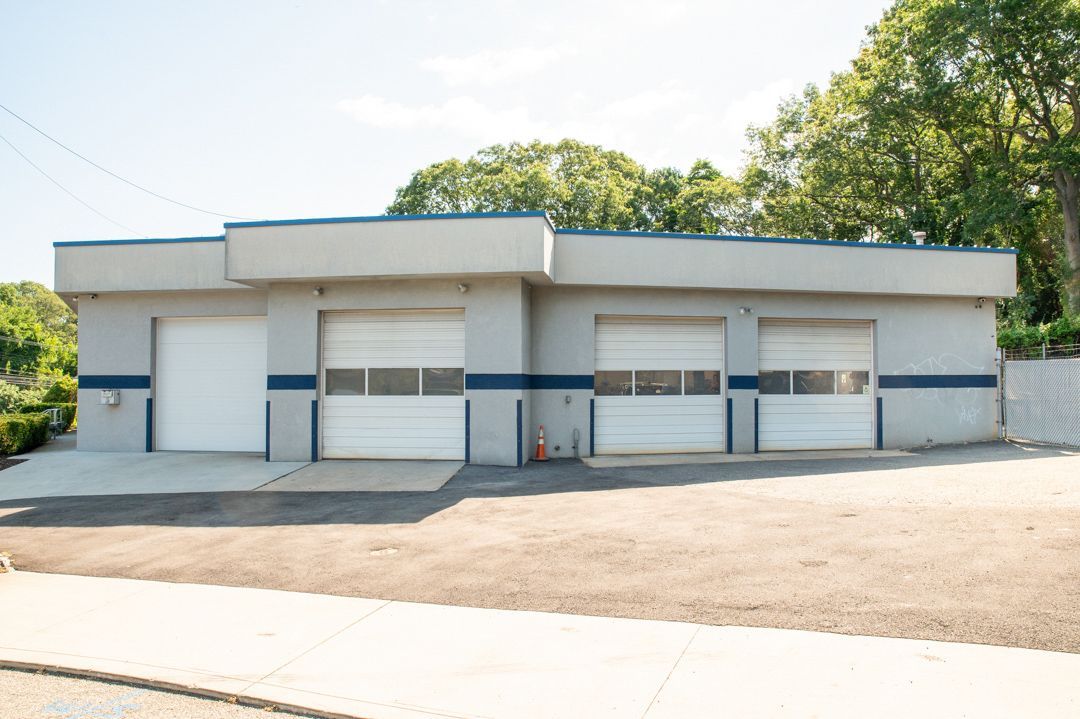 exterior of the garages at Town Line Auto Body