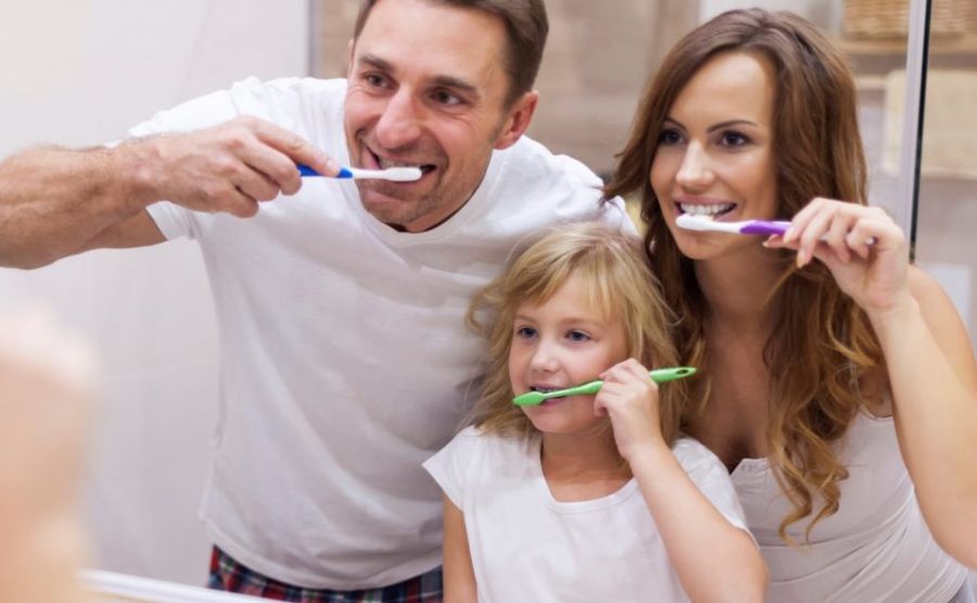 igiene dentale con spazzolino