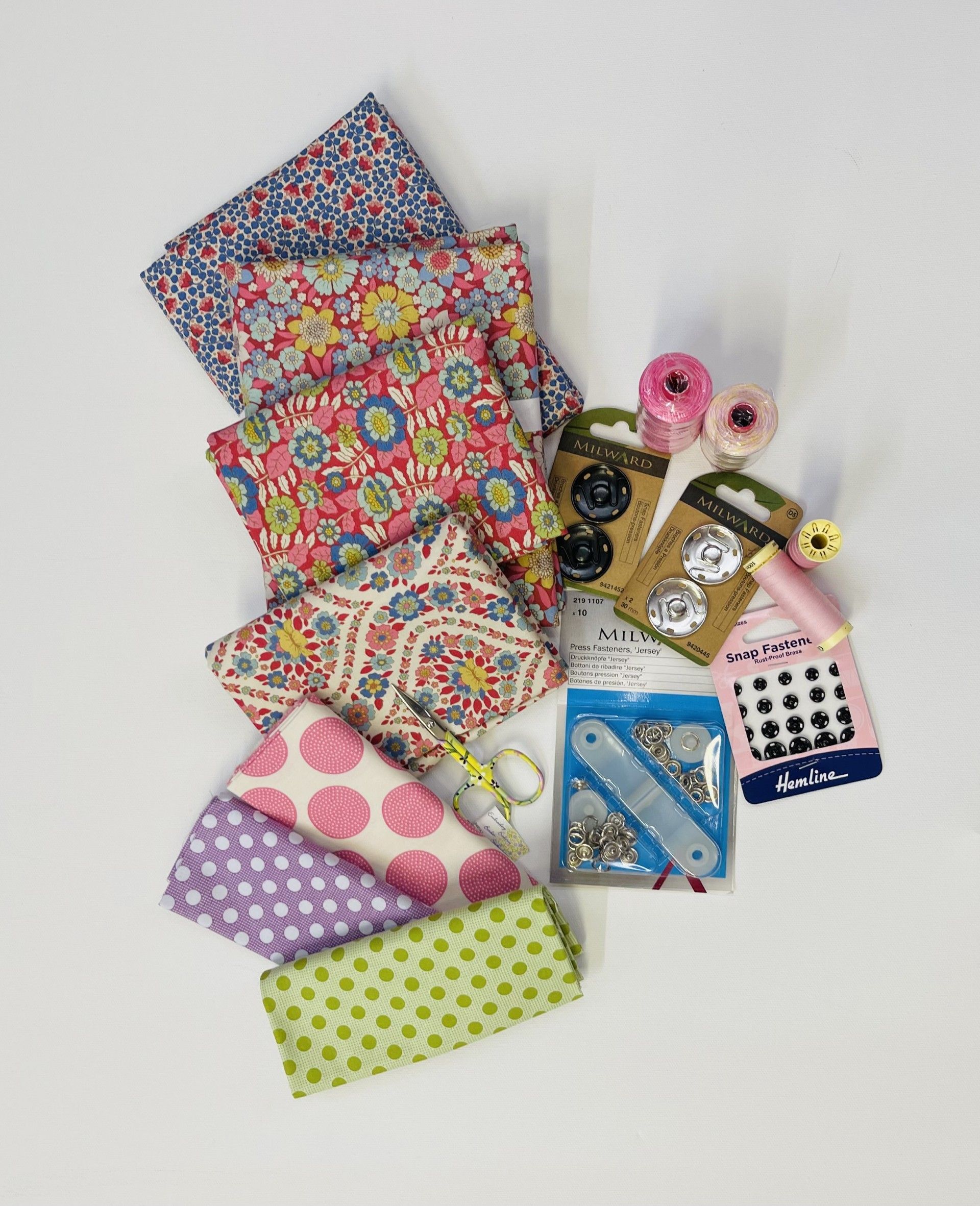 A bunch of sewing supplies including buttons and scissors