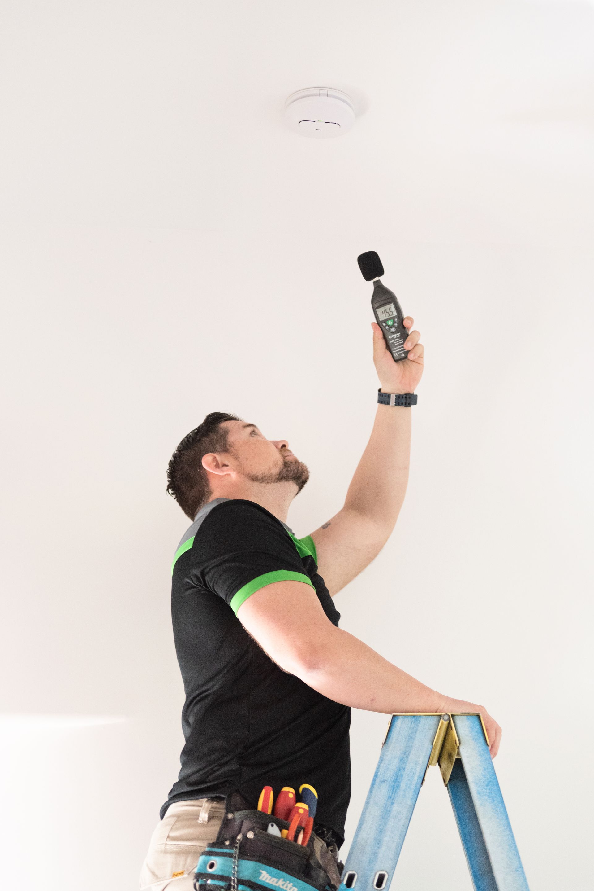 Fitting New Smoke Alarm