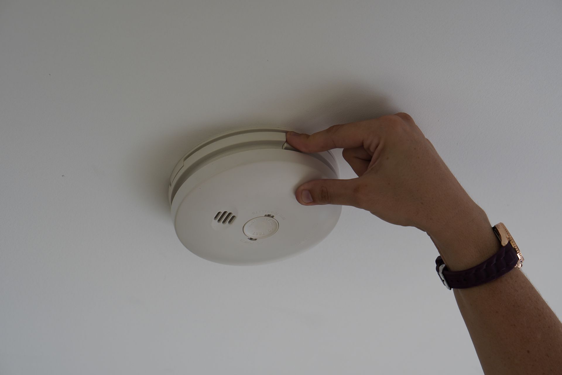 Twist Smoke Alarm Anti Clockwise To Remove