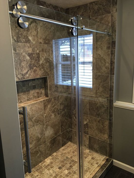 Shower Room With Clear Glass — Buckeye Custom Glass — Canal Winchester, OH
