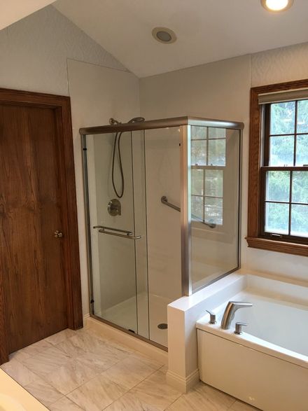 Semi-Frameless Shower Room Door — Buckeye Custom Glass — Canal Winchester, OH