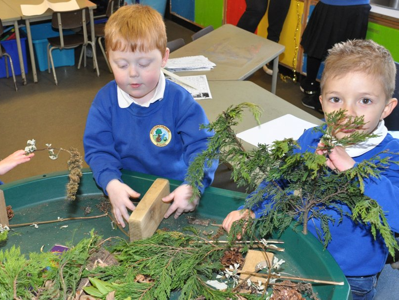 2 children in front of a laptop each