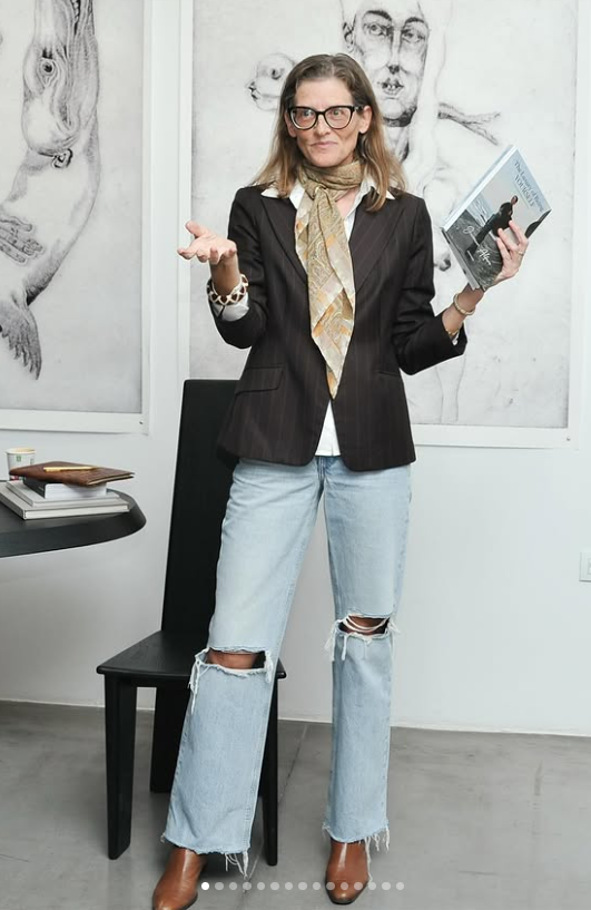 Hay un momento en la vida donde ya no quieres demostrar nada.
Solo sentirlo todo, vivirlo todo, crear desde lo que realmente eres.
Nuestros programas están creados para eso:
para ayudarte a recordar quién eras antes de olvidarte de ti,
y convertir esa verdad en energía, propósito y acción.
Energía para moverte.
Método para elevarte.
Estrategia para convertirlo en realidad.