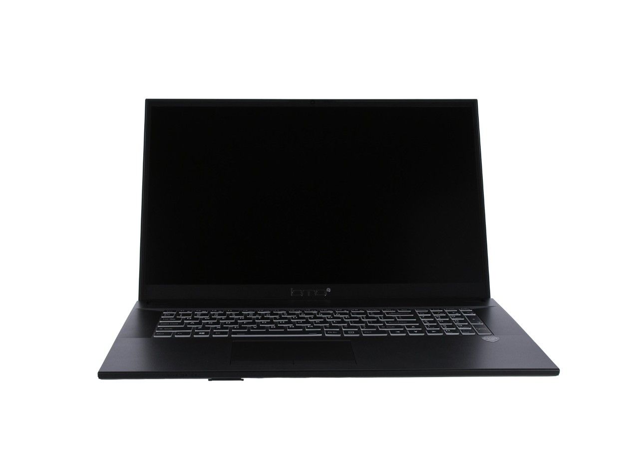 Een zwarte laptop met een zwart scherm staat open op een witte achtergrond.