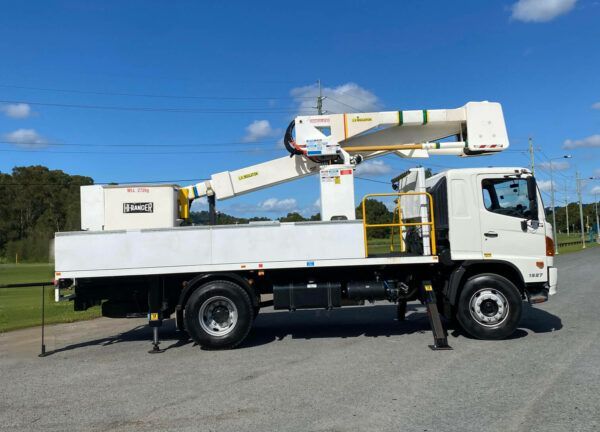 17M Terex Insulated Tower, Single Axle