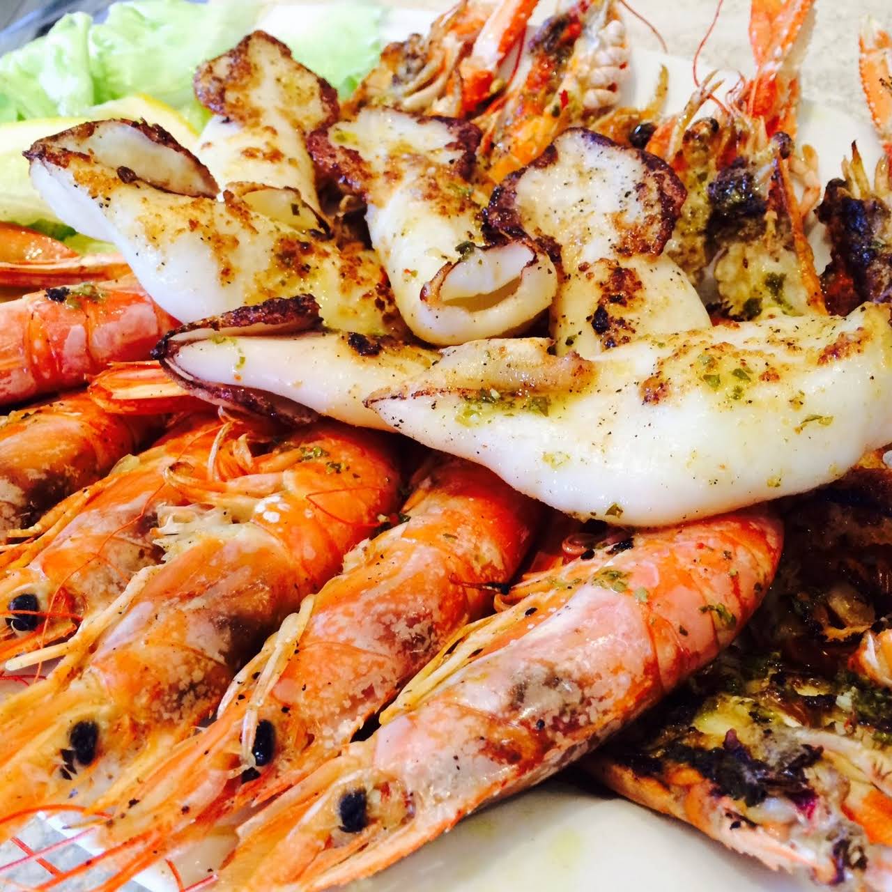 calamari e gamberi alla griglia