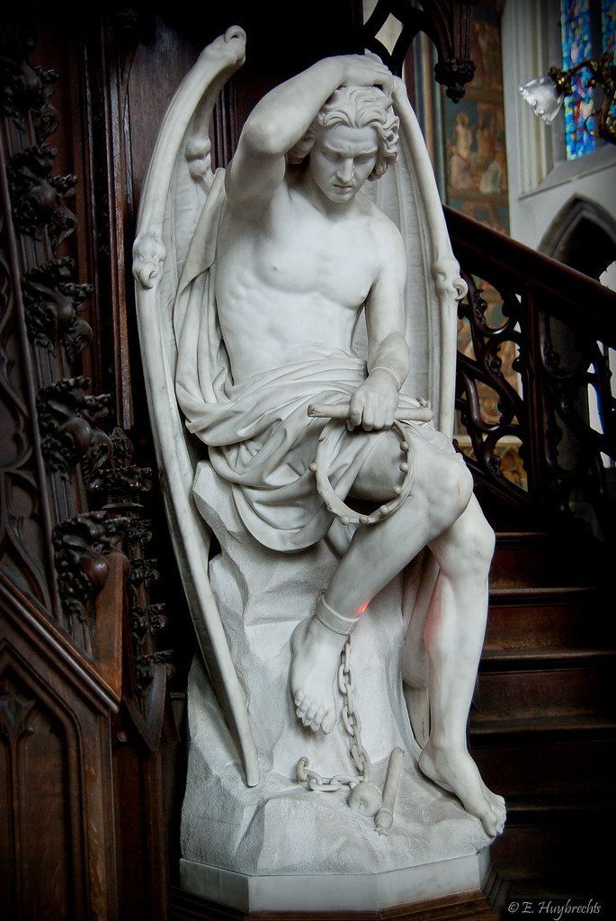 Le génie du mal de Guillaume Geefs, obra localizada na Catedral de São Paulo na cidade belga de Liège