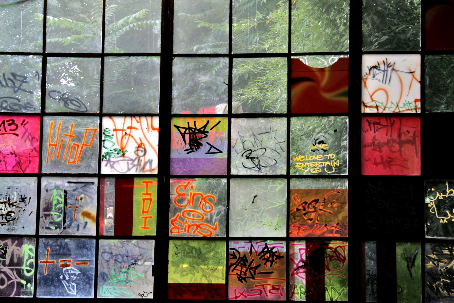 Glass graffiti removal in Sydney