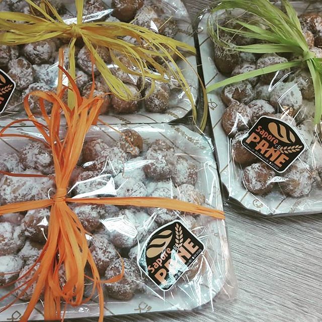 vassoi di dolci confezionati