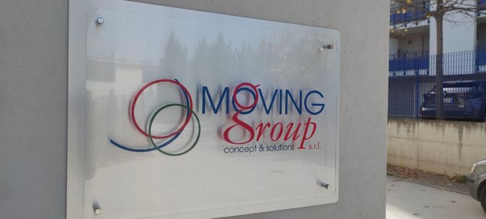 Movingroup sign