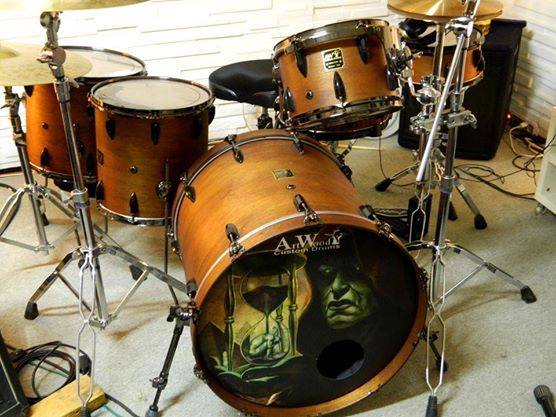 batteria personalizzata con logo della band