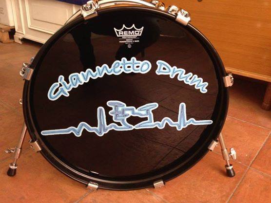 batteria personalizzata con nome della band