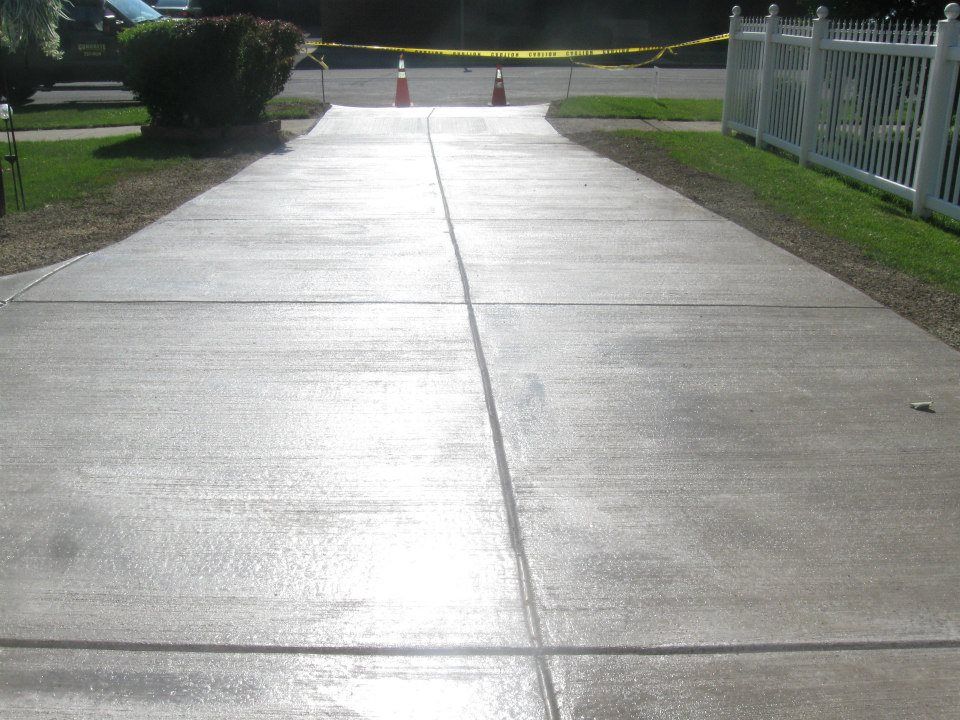Basic regular concrete driveway 10