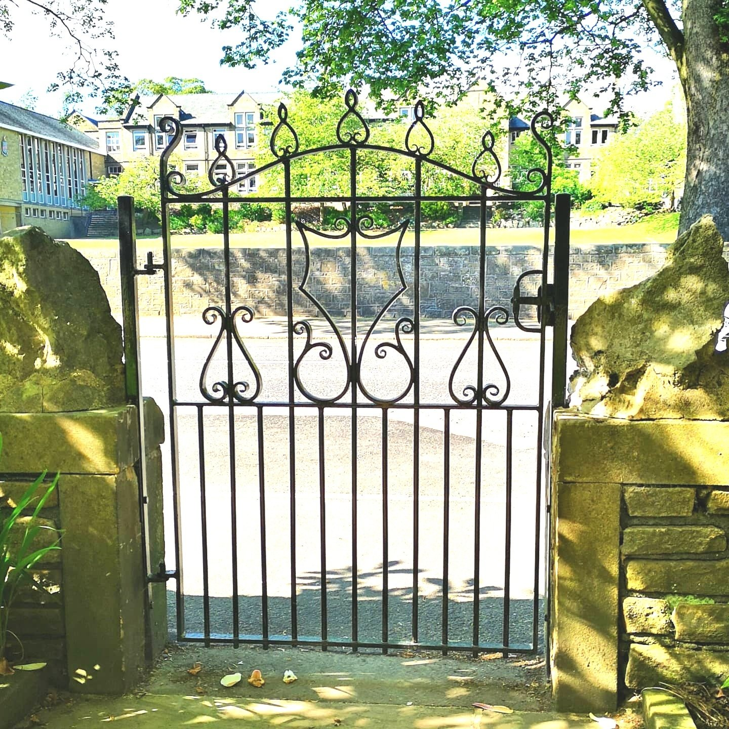 metal gate