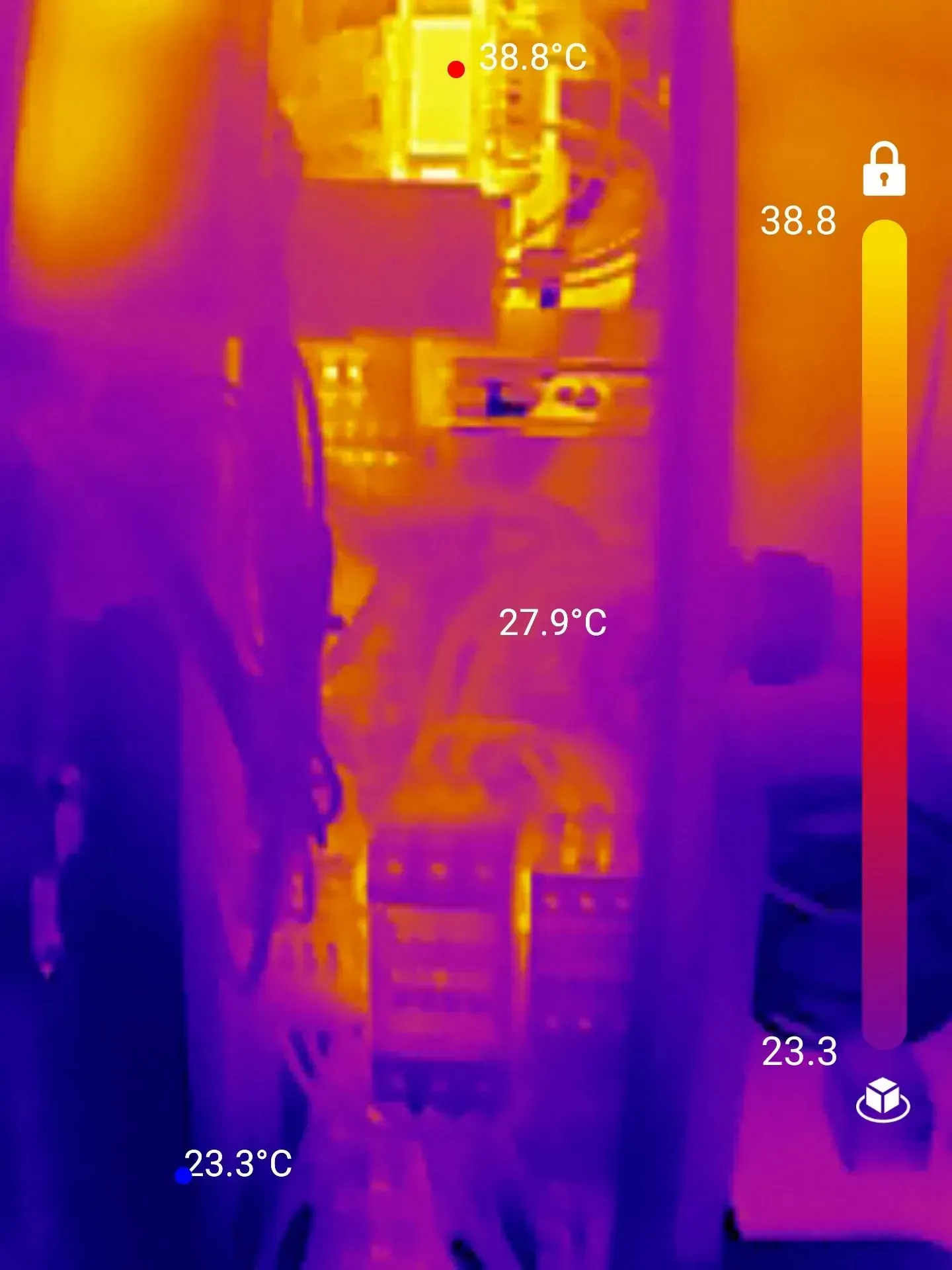 Thermal image of electrical components showing heat signatures, with temperatures ranging from 23.3°C to 38.8°C.