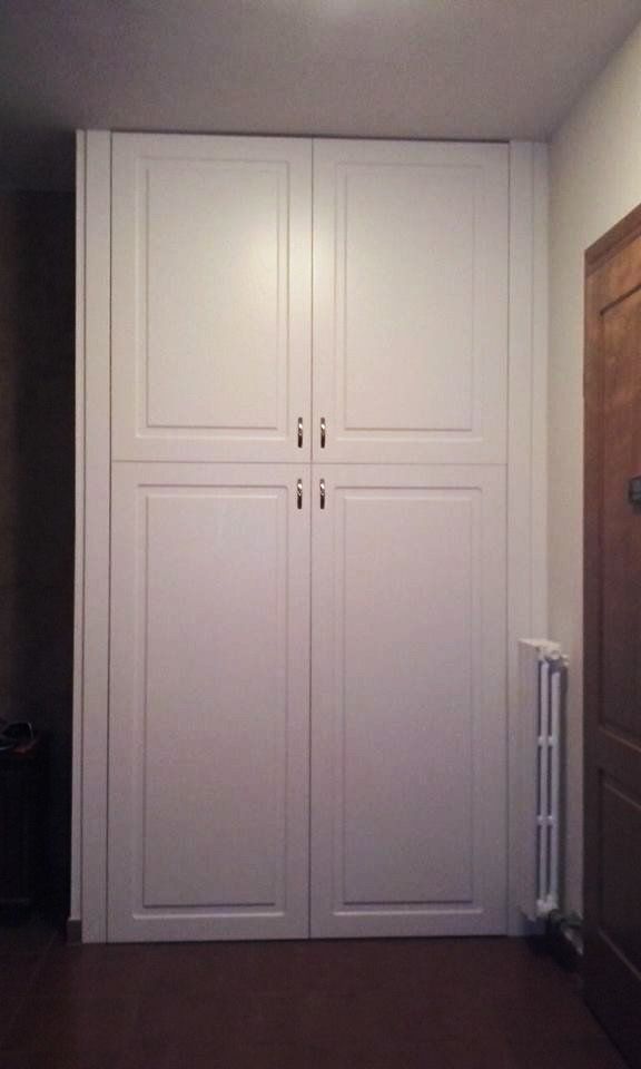 armadio a muro bianco