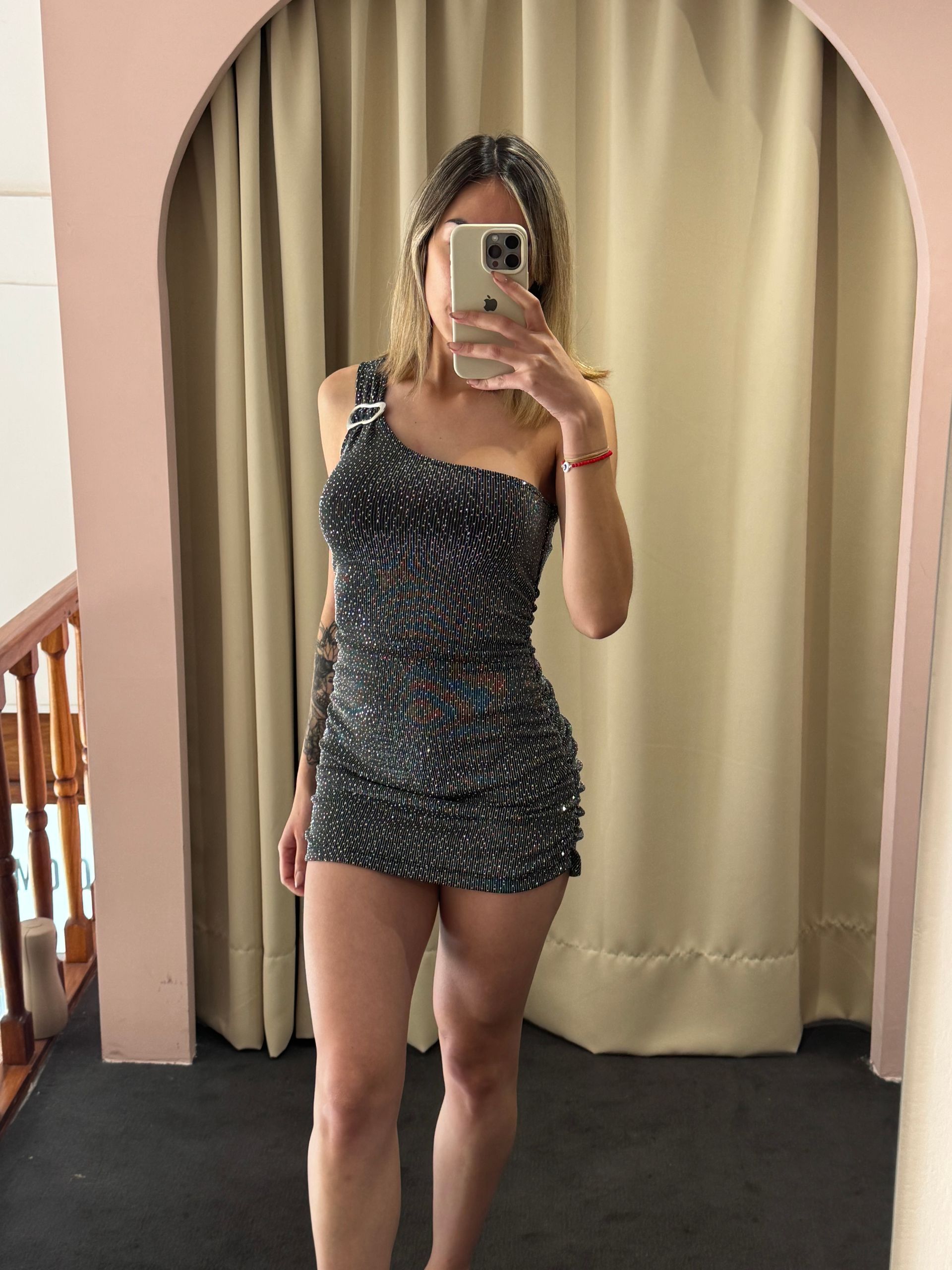 Vestido un hombro strass hebilla.