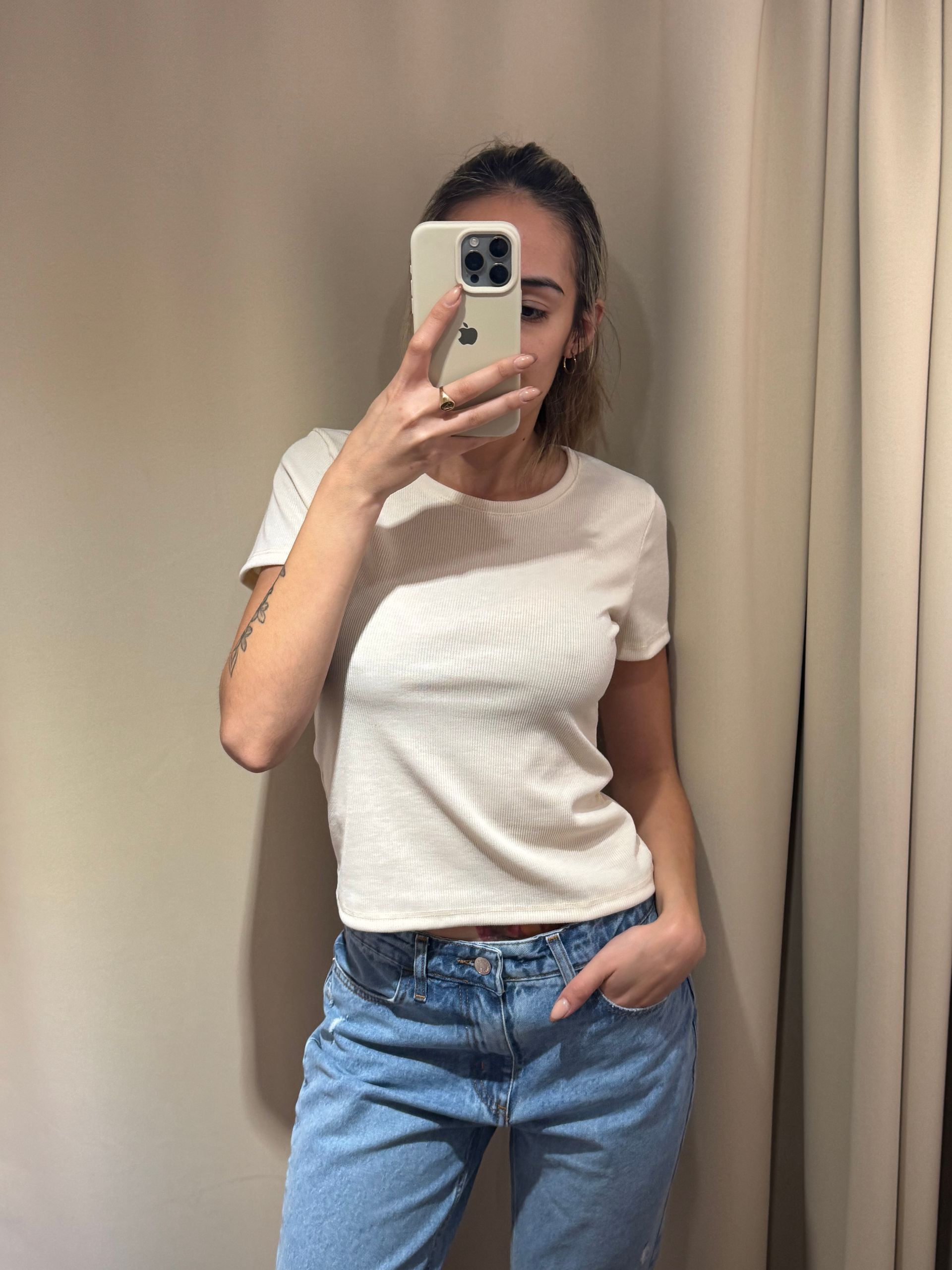 Remera Básica con mangas.