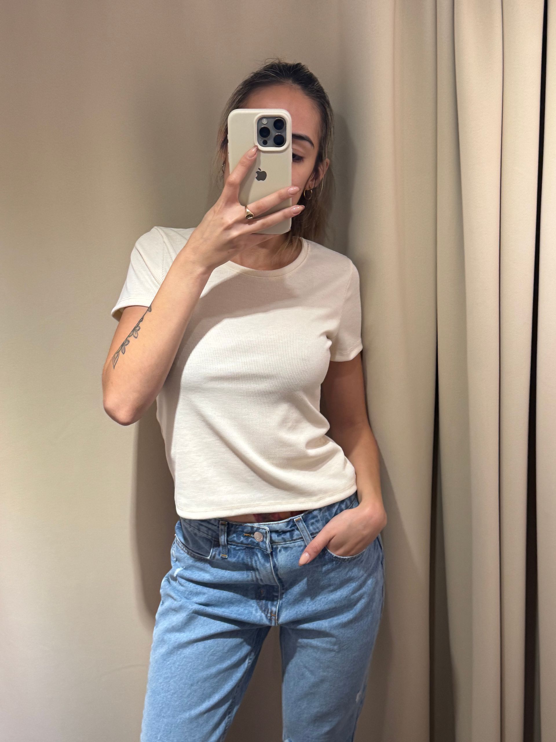 Remera Básica con mangas.