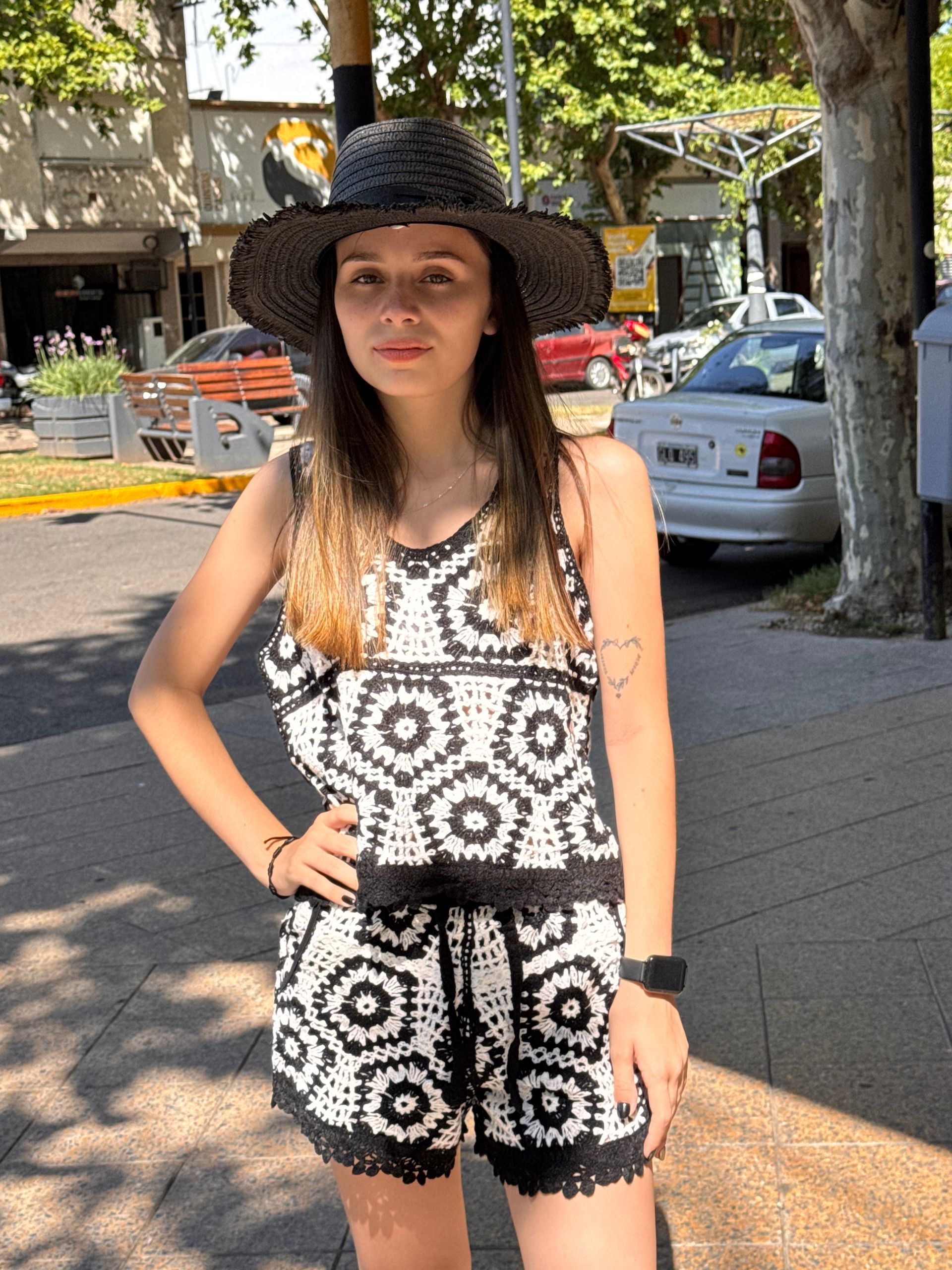 Conjunto tejido con detalle Rombos.