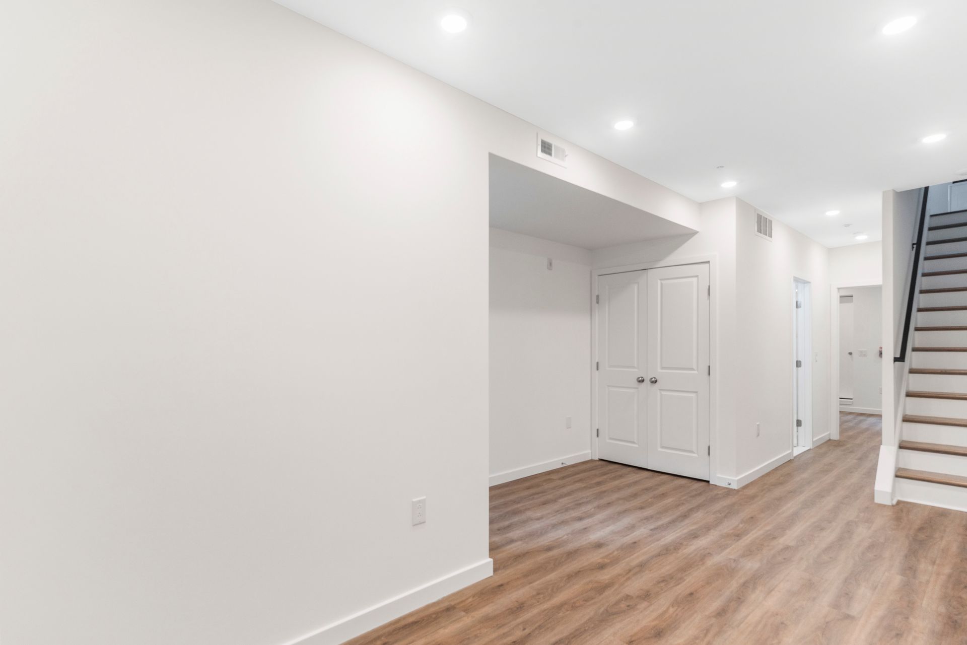 Interior Photo of 54th Street