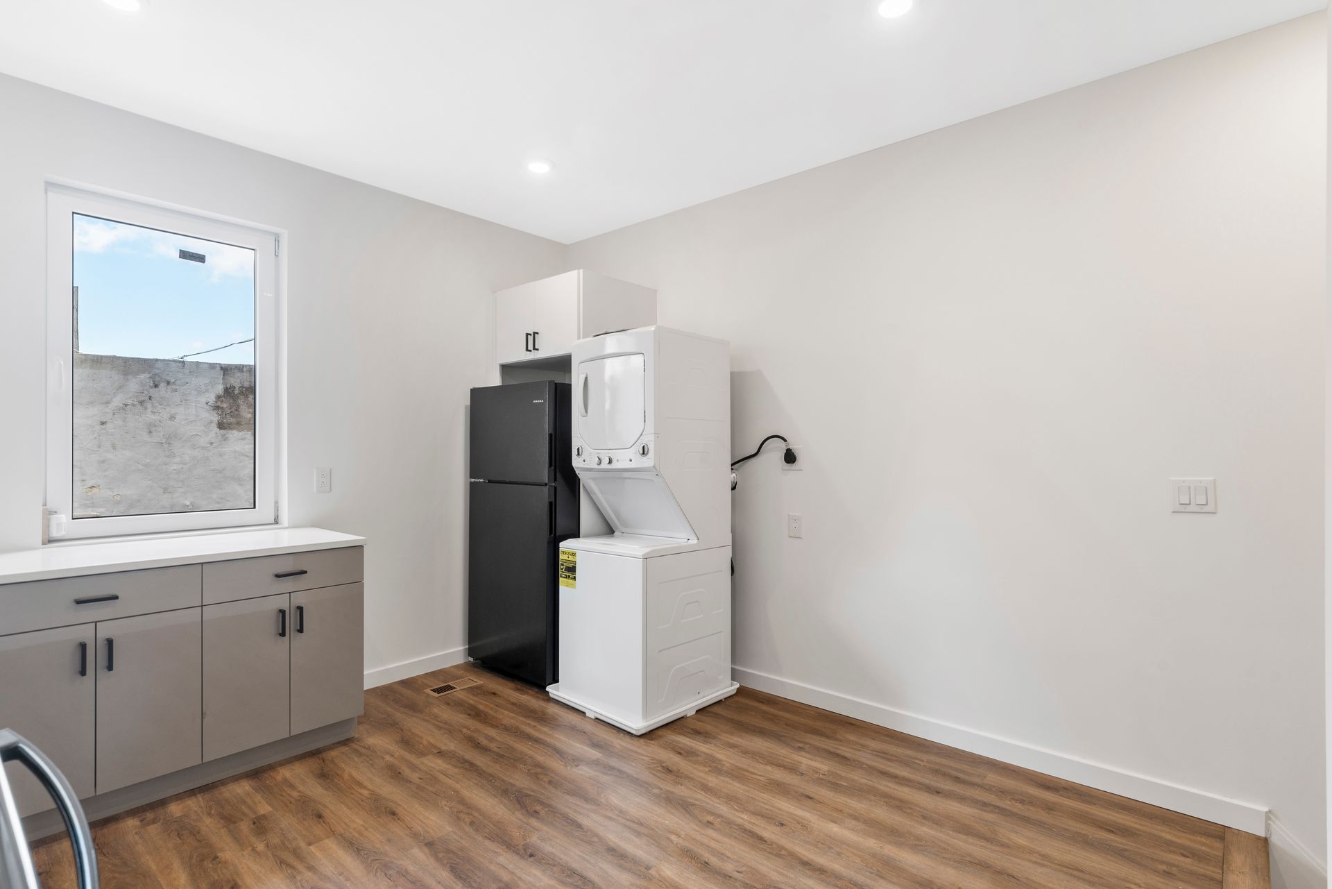 Interior Photo of 54th Street