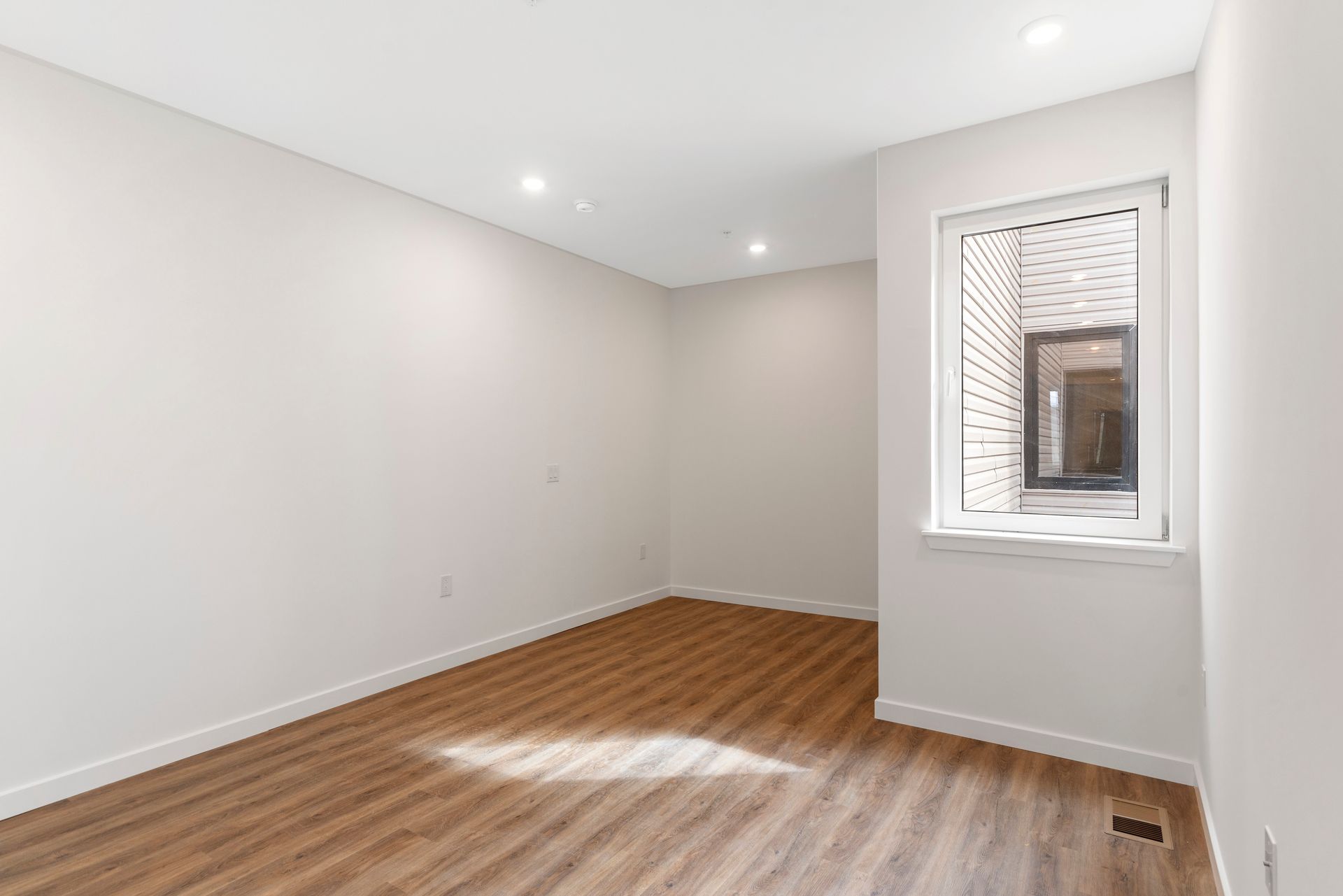 Interior Photo of 54th Street